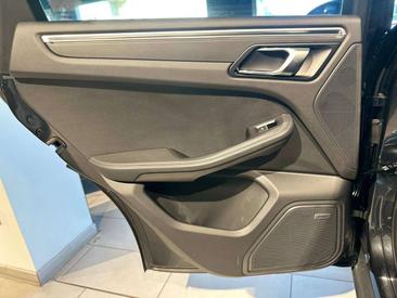 Porsche Macan — photo 33
