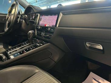 Porsche Macan — photo 34
