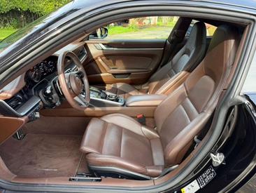 Porsche 911 Carrera 4S — photo 11