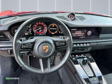 Porsche 911 Carrera 4 GTS — photo 10