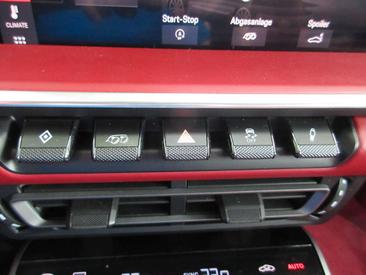 Porsche 911 Carrera 4S — photo 9