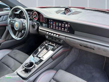 Porsche 911 Carrera 4 GTS — photo 18