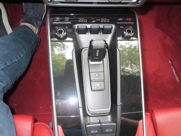 Porsche 911 Carrera 4S — photo 11