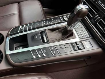Porsche Macan I S — photo 9