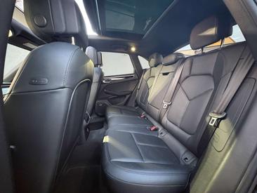 Porsche Macan I S — photo 12