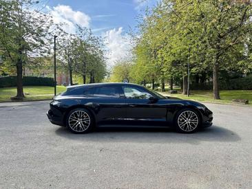 Porsche Taycan — photo 6
