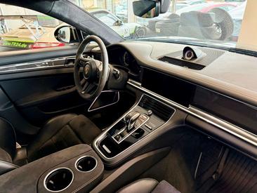 Porsche Panamera Sport Turismo GTS — photo 14