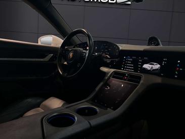 Porsche Taycan Turbo — photo 16