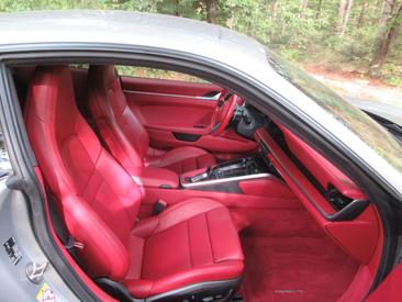 Porsche 911 Carrera 4S — photo 17