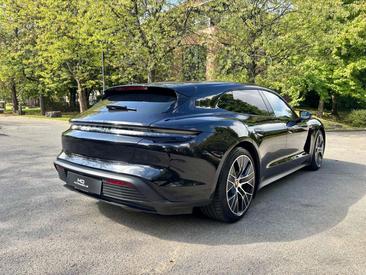 Porsche Taycan — photo 9