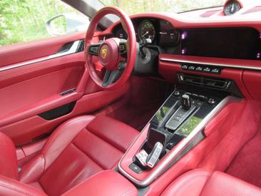 Porsche 911 Carrera 4S — photo 19