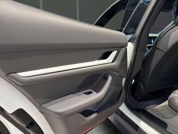 Porsche Taycan Turbo — photo 19
