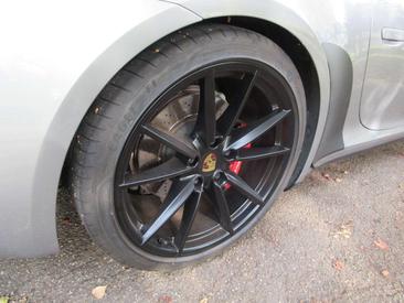 Porsche 911 Carrera 4S — photo 23