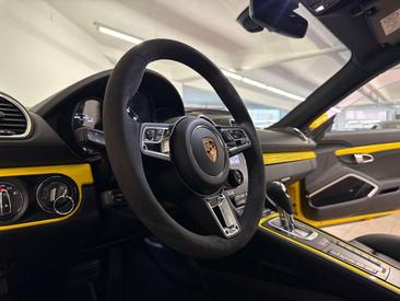 Porsche 718 Cayman — photo 9
