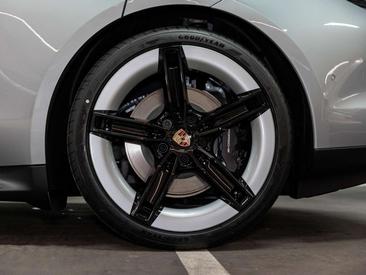 Porsche Taycan — photo 12