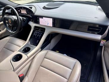 Porsche Taycan — photo 15