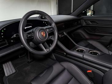 Porsche Taycan — photo 14