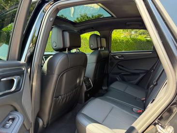 Porsche Macan — photo 10