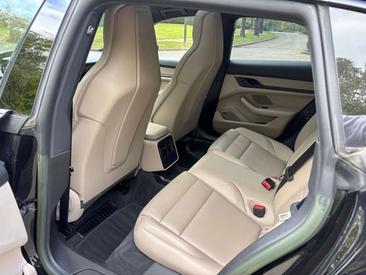 Porsche Taycan — photo 18