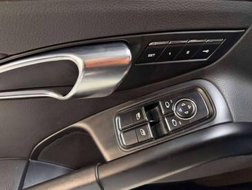 Porsche 718 Cayman — photo 10