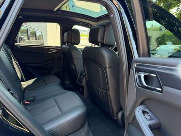 Porsche Macan — photo 12