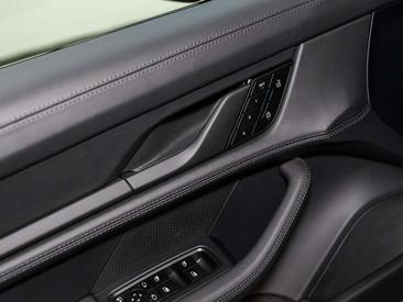 Porsche Taycan — photo 21