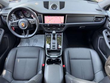 Porsche Macan — photo 14