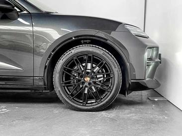 Porsche Macan I Electric — photo 6