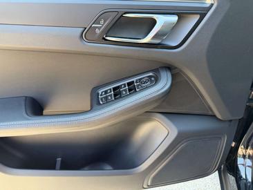 Porsche Macan — photo 16