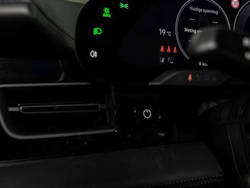 Porsche Taycan — photo 25