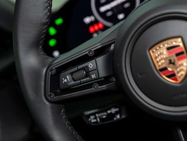 Porsche Taycan — photo 26