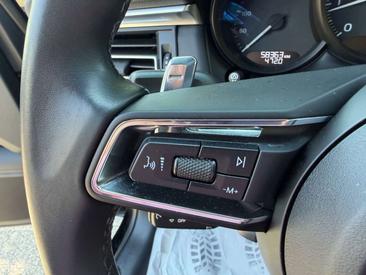 Porsche Macan — photo 18