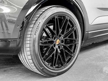Porsche Macan I Electric — photo 8