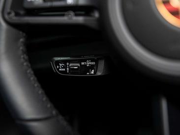 Porsche Taycan — photo 28