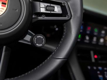 Porsche Taycan — photo 29
