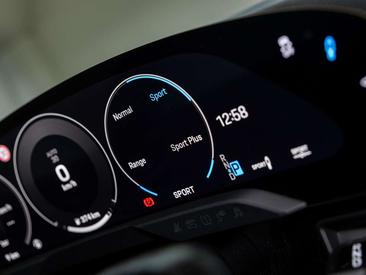 Porsche Taycan — photo 30
