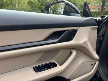 Porsche Taycan — photo 26