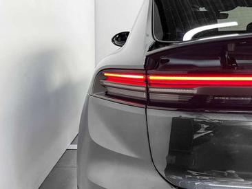 Porsche Macan I Electric — photo 10
