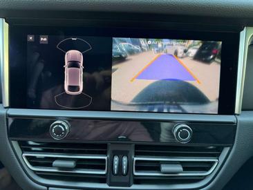 Porsche Macan — photo 21