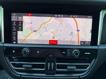 Porsche Macan — photo 22