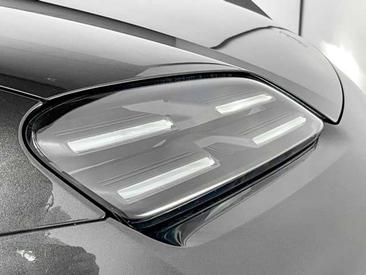 Porsche Macan I Electric — photo 12