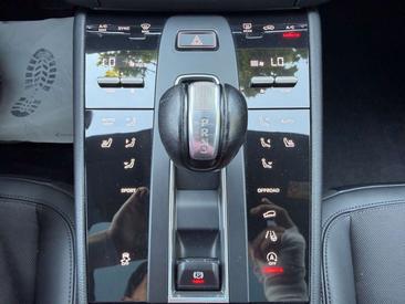 Porsche Macan — photo 23