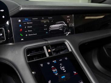 Porsche Taycan — photo 37