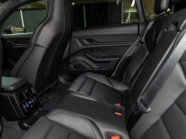 Porsche Taycan — photo 38