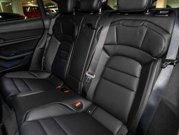 Porsche Taycan — photo 40