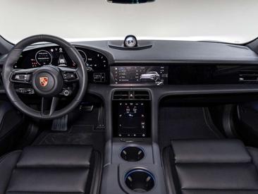 Porsche Taycan — photo 42