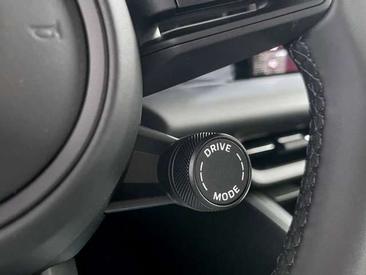 Porsche Macan I Electric — photo 23