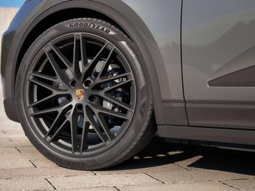 Porsche Macan I 4 Electric — photo 5