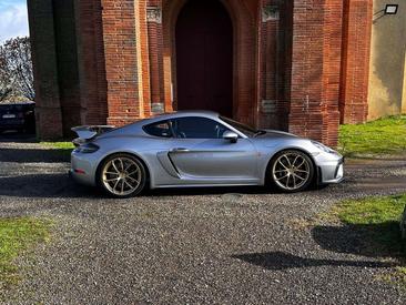 Porsche 718 Cayman GT4 — photo 14