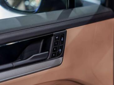 Porsche Cayenne E-Hybrid — photo 14